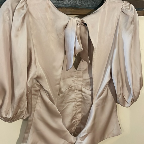 Abercrombie & Fitch Champagne Satin Blouse with Open Tie Back Size Small - Picture 14 of 17